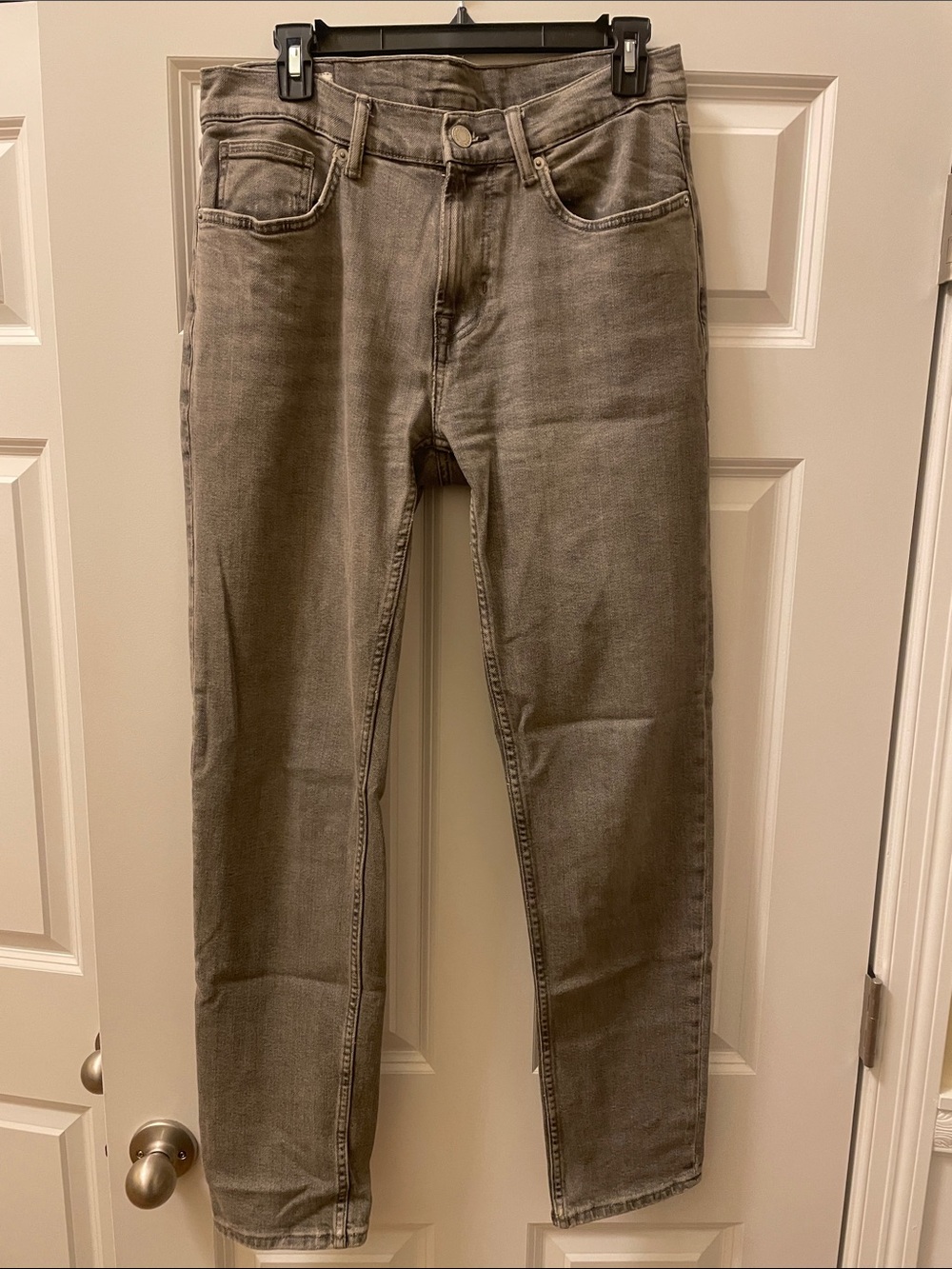 Zara Men's Slim Straight Jeans in Faded Gray